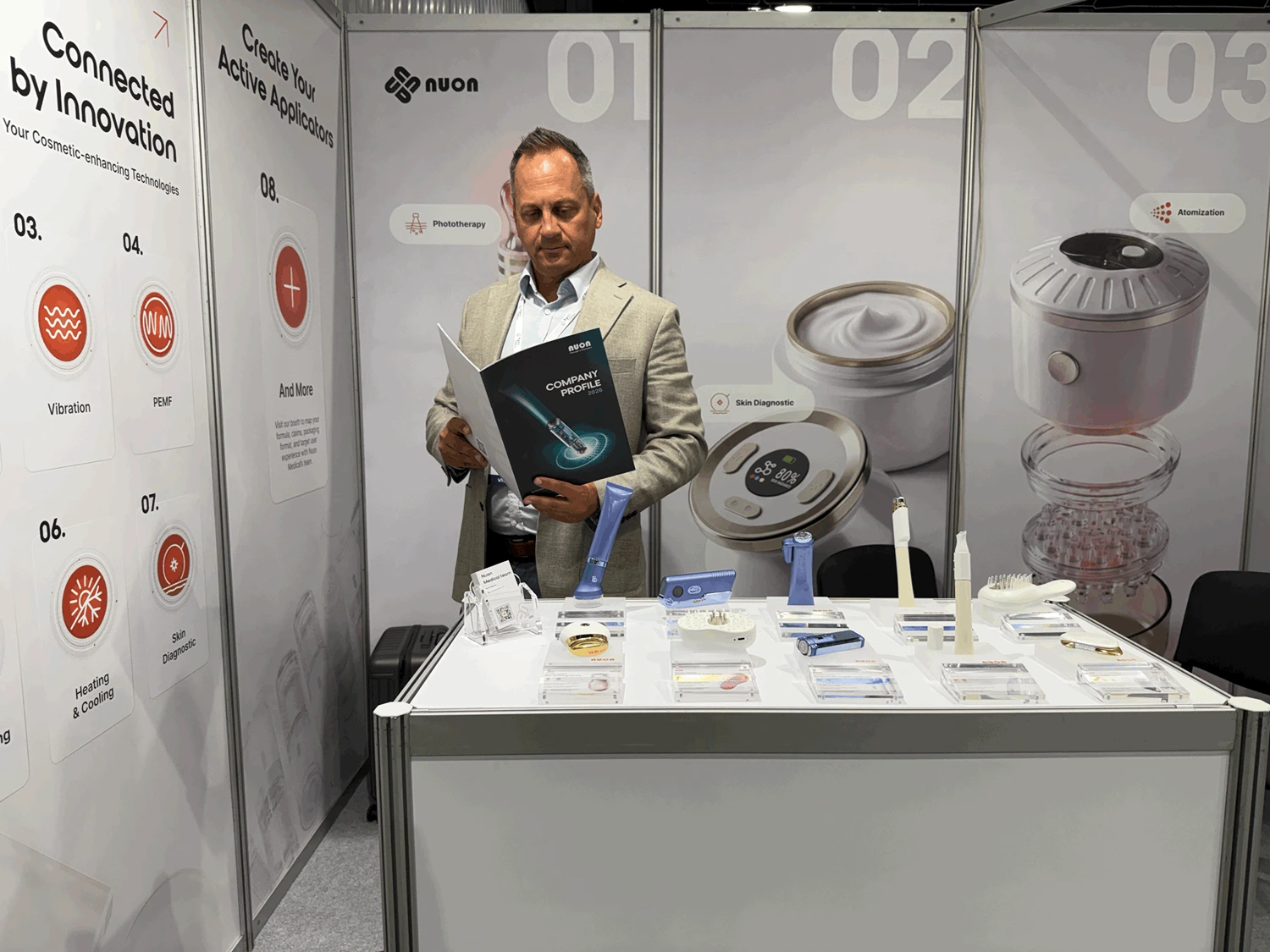 Inteligentne aplikatory Nuon Medical na HPCI 2026, technologia światła LED, masaż wibracyjny, mikroprądy PEMF oraz chłodzenie skóry.